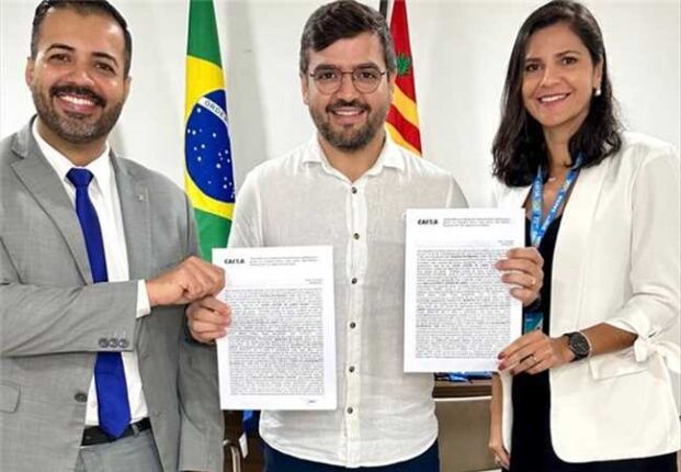 Prefeito Valderico Junior assina aditivo para construção de 464 unidades do Minha Casa Minha Vida