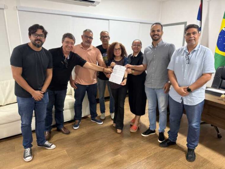Prefeitura de Ilhéus valoriza servidores da educação e firma acordo de reajuste salarial
