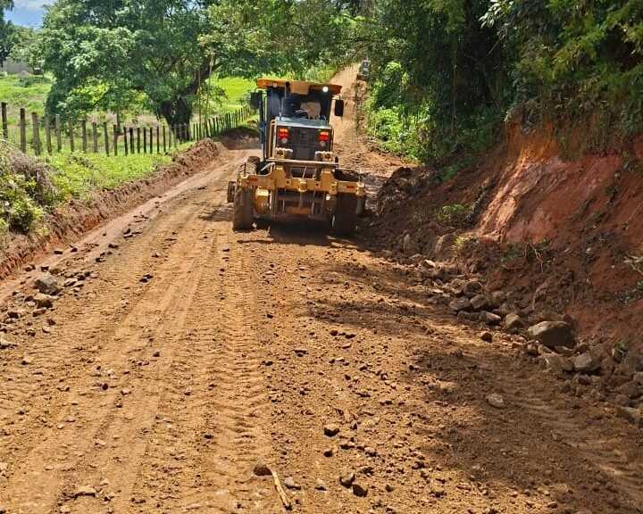 Prefeitura de Ilhéus conclui recuperação da estrada de Castelo Novo